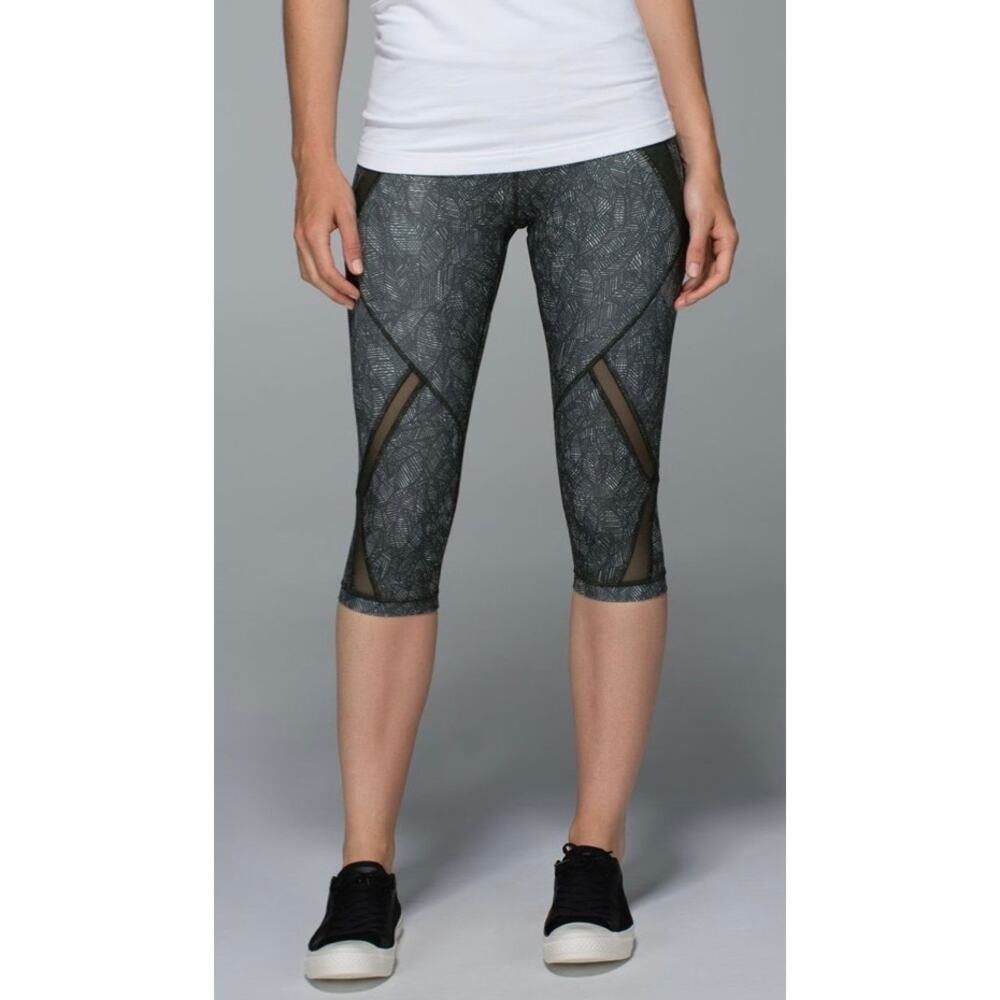 Lululemon Cool To Street Crop Womens 8 Jazzy White Gator Green Leggings